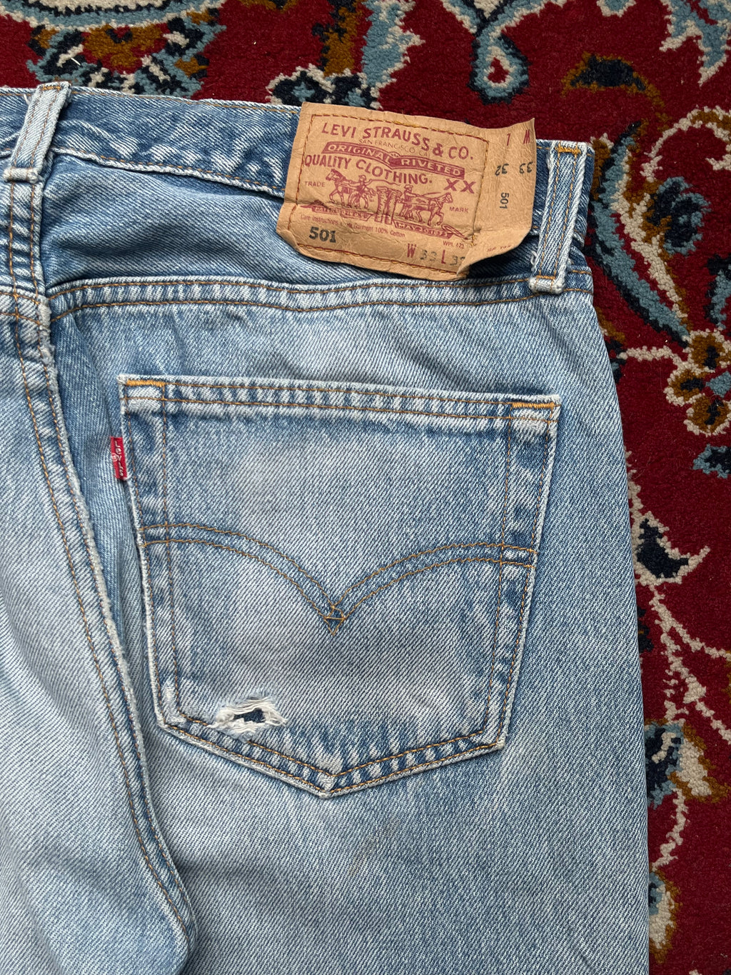 Vintage Levi's 501 Distressed Light Washed Straight Fit JEANS - 32