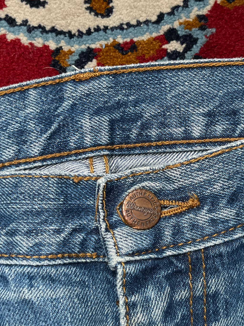 Vintage Wrangler Distressed Light Washed Straight Fit Jeans - 32