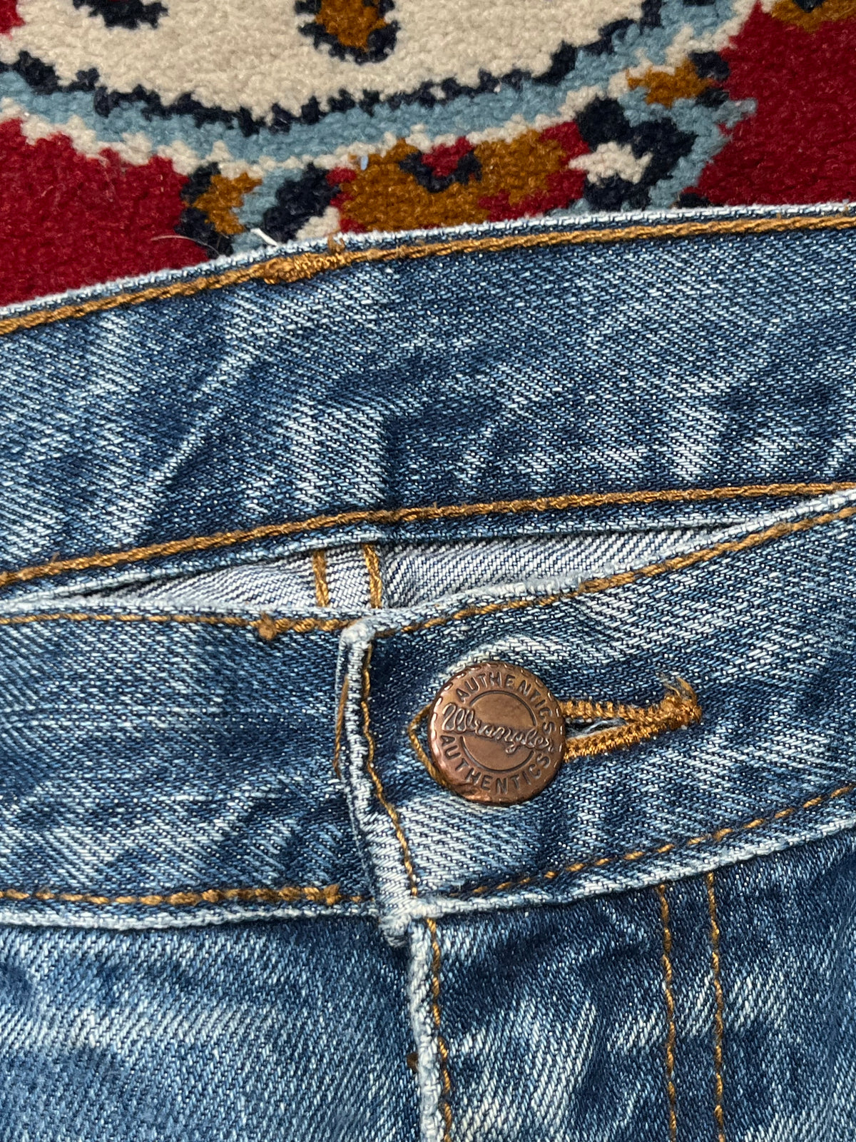 Vintage Wrangler Distressed Light Washed Straight Fit Jeans - 32
