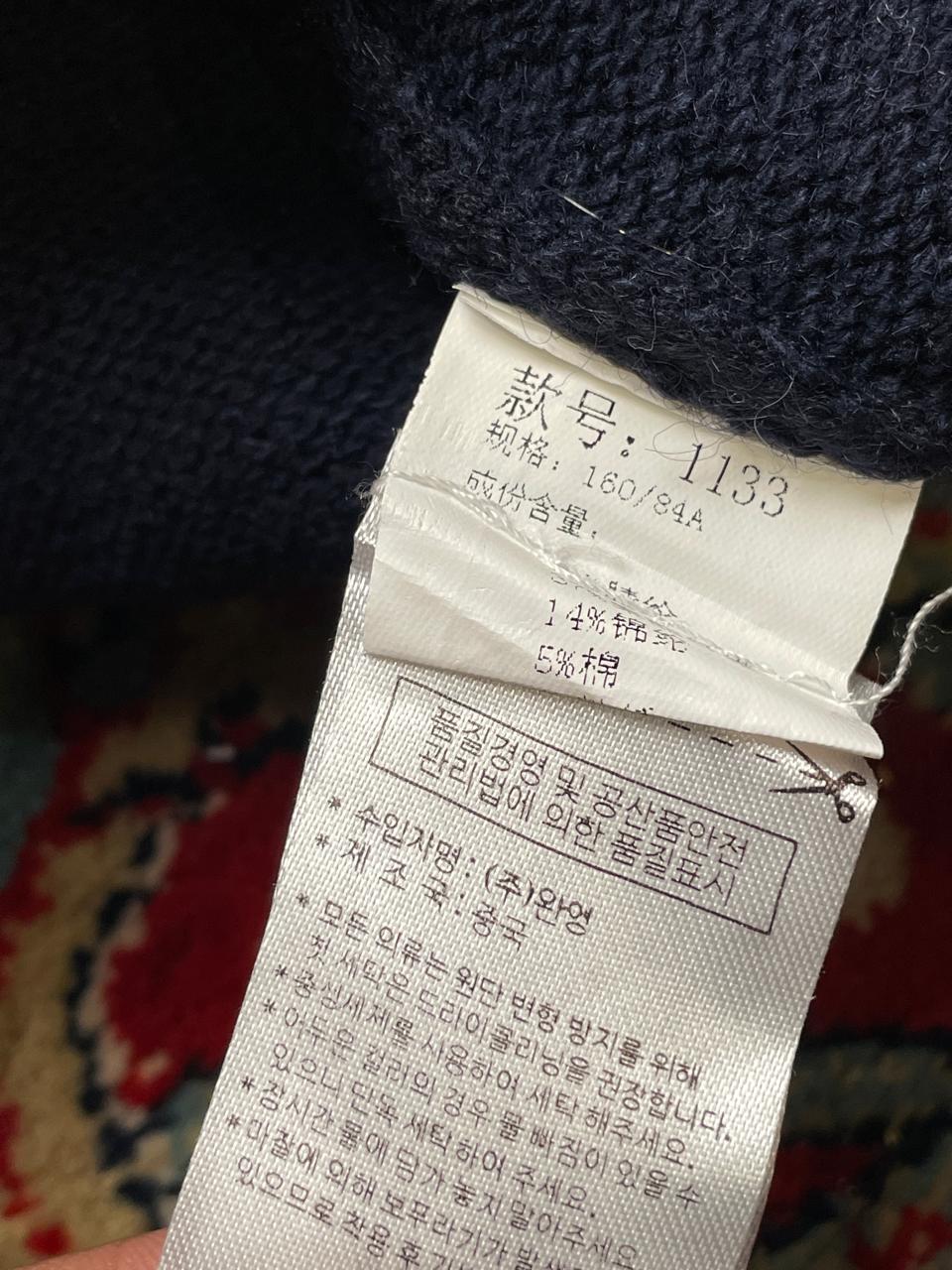 b Square VINTAGE V NECK KNITTED SWEATER