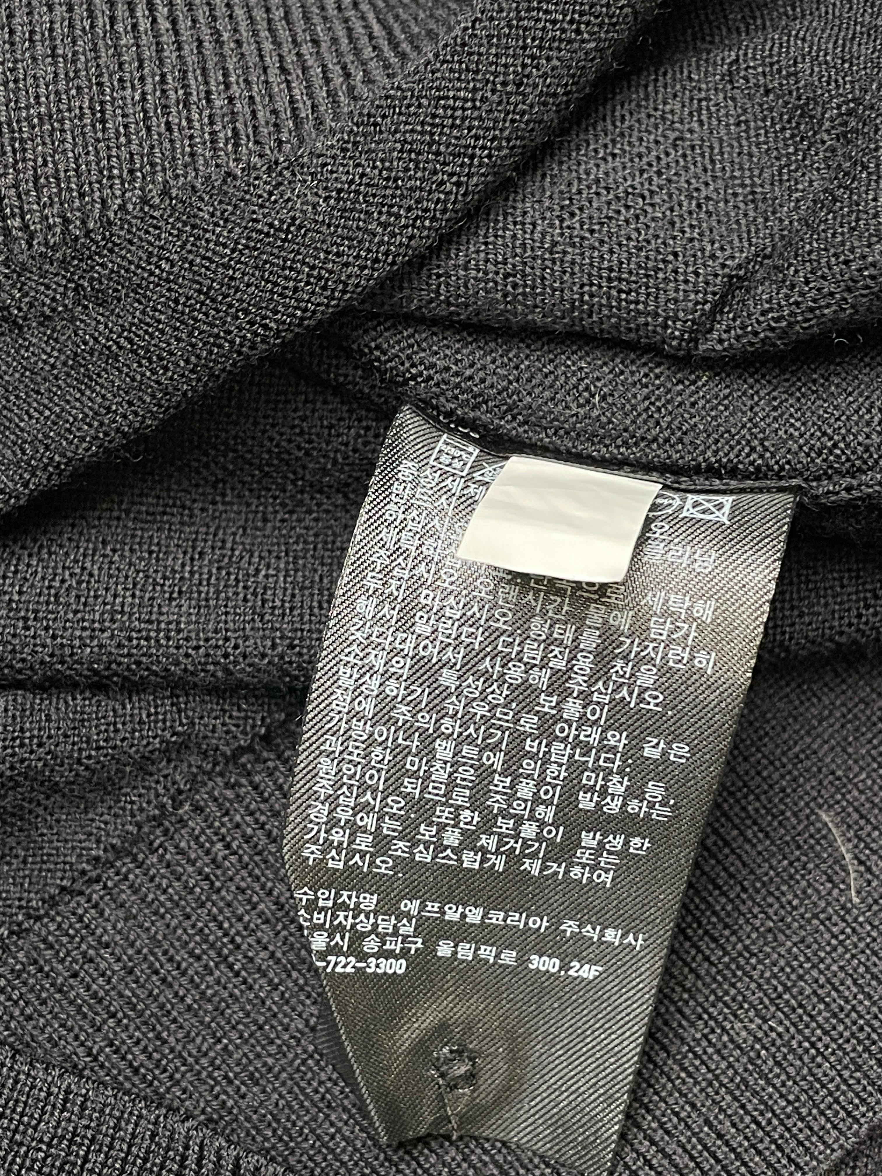 UNIQLO SLIM FIT SWEATER