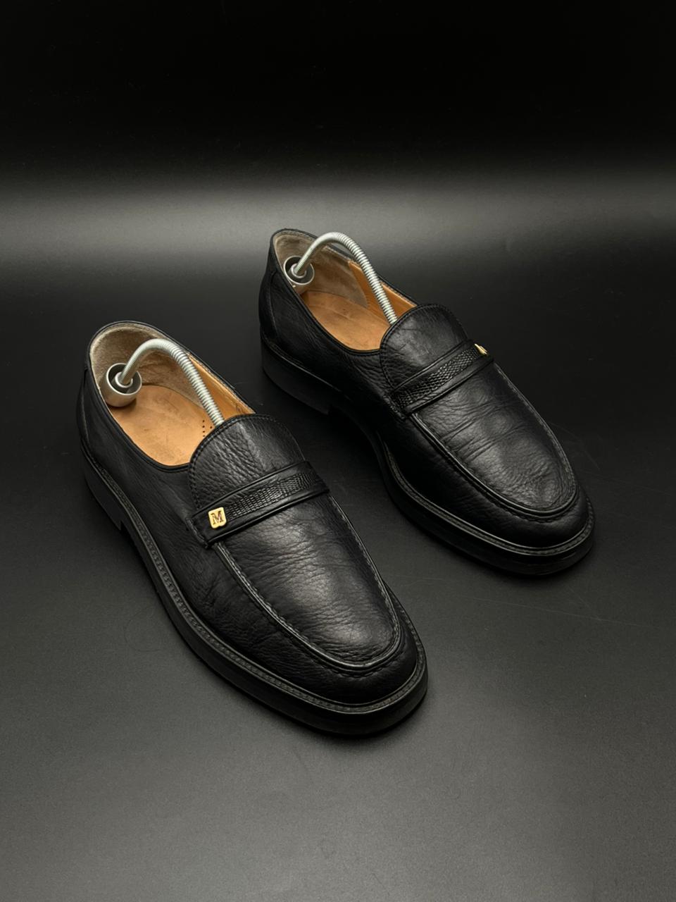 VINTAGE BLACK LEATHER LOAFERS