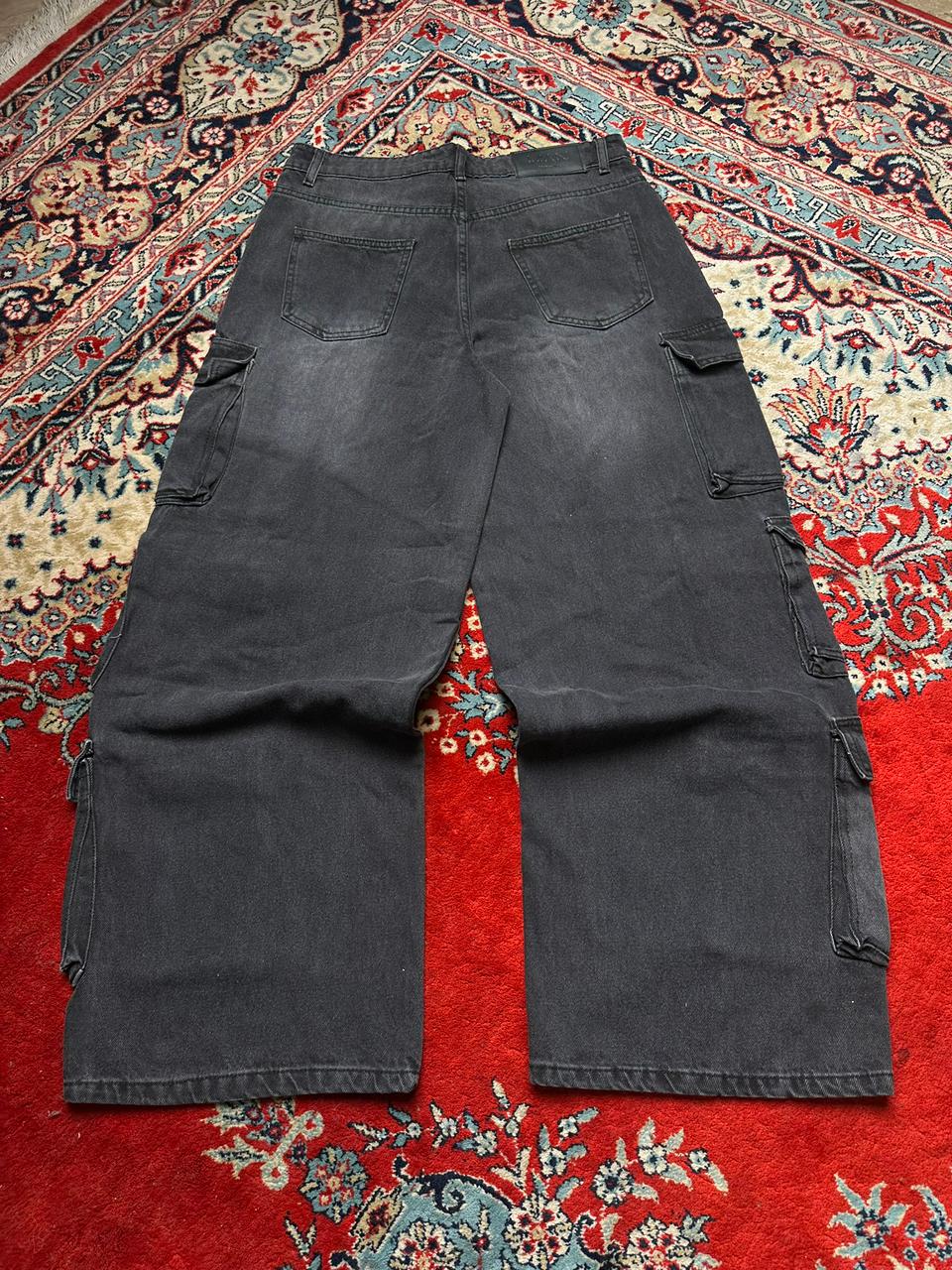 BOOHOO MAN WASHED GREY CARGO PANTS - 32