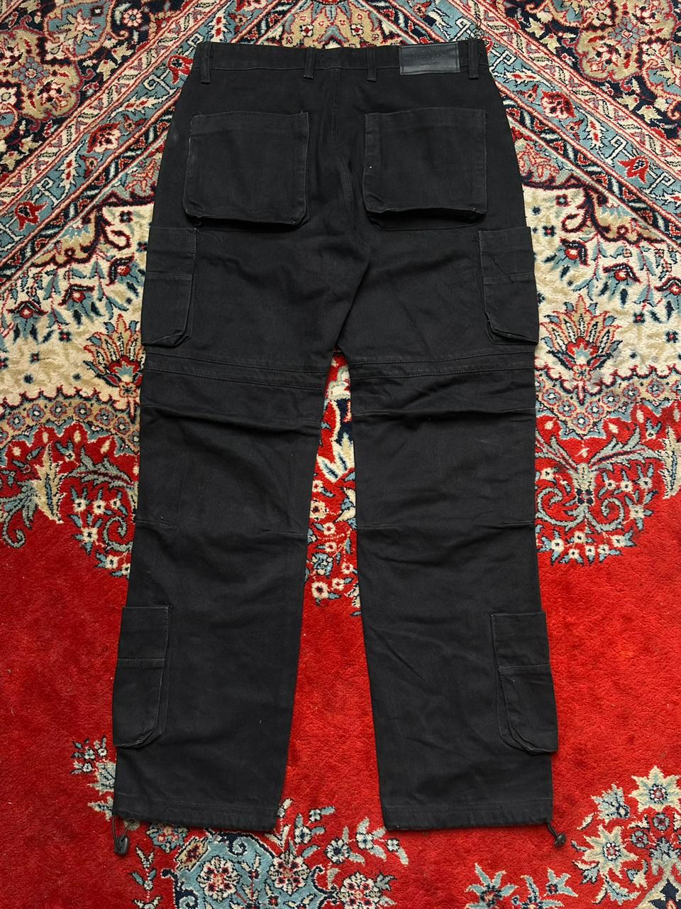 BOOHOO MAN BLACK CARGO PANTS