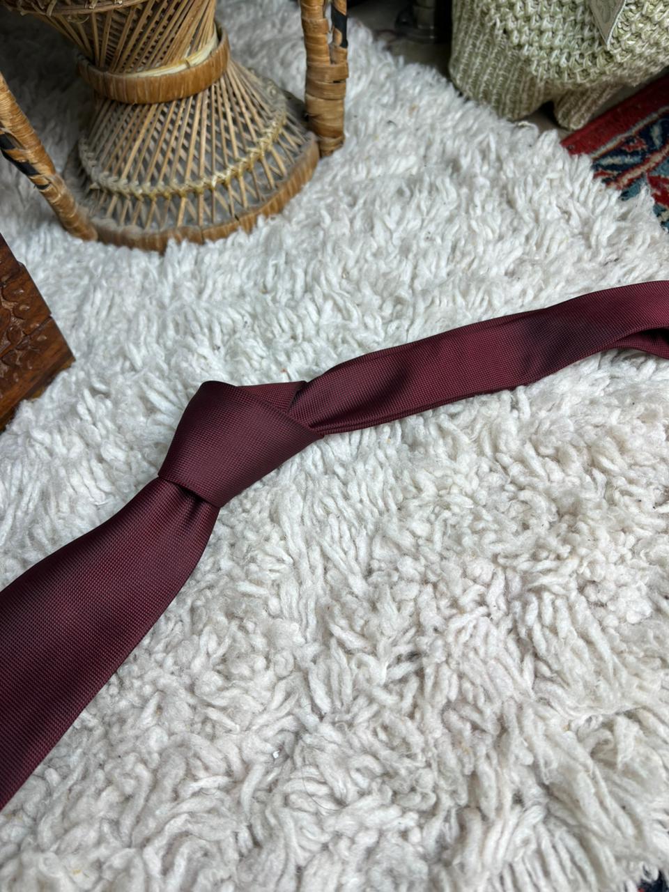 Quatro Hand Made Burgundy Solid Texture Tie