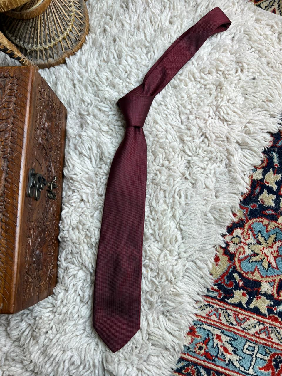 Quatro Hand Made Burgundy Solid Texture Tie
