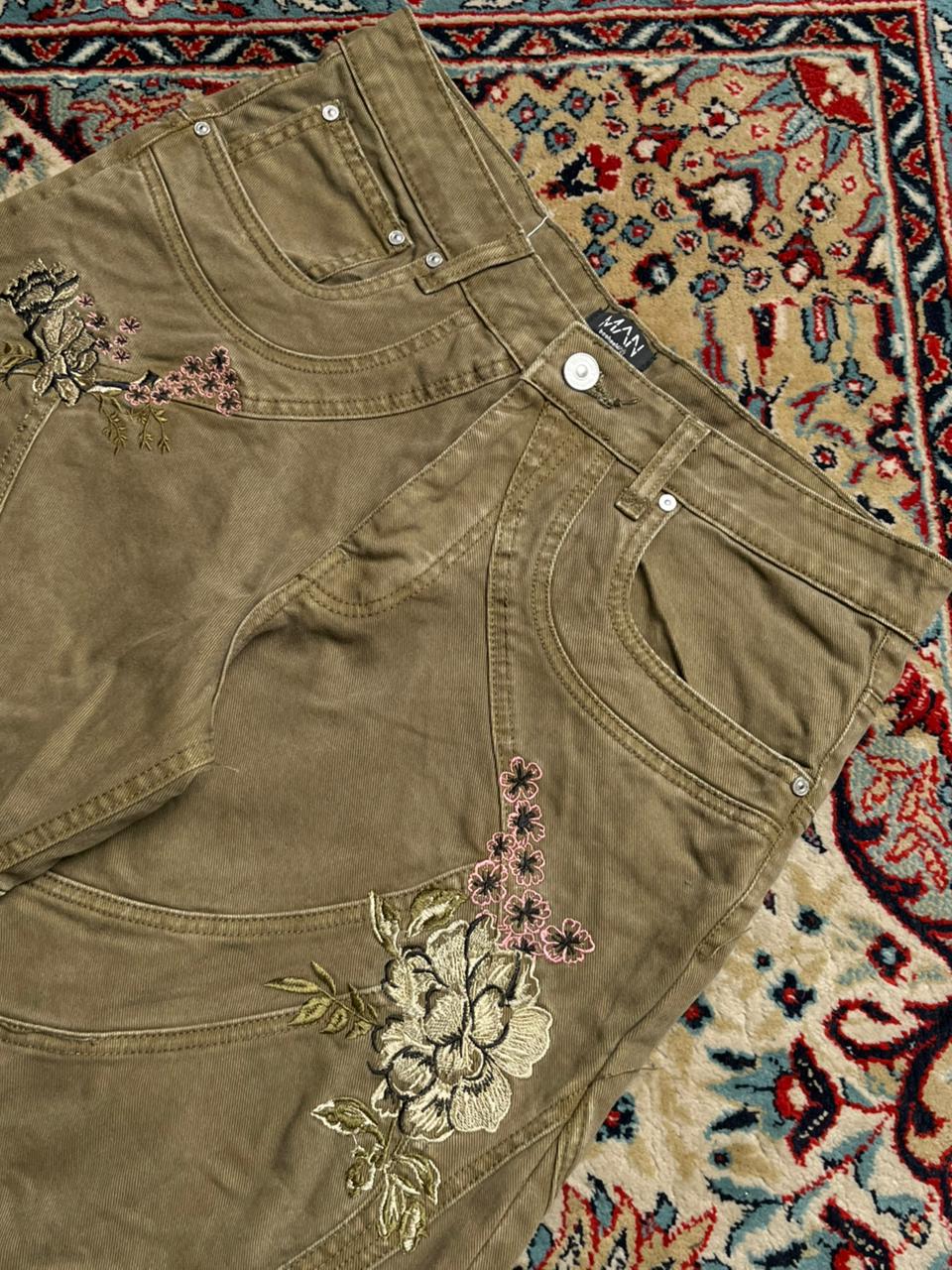 boohooMAN Men’s Khaki Brown Floral Embroidered Baggy Jeans