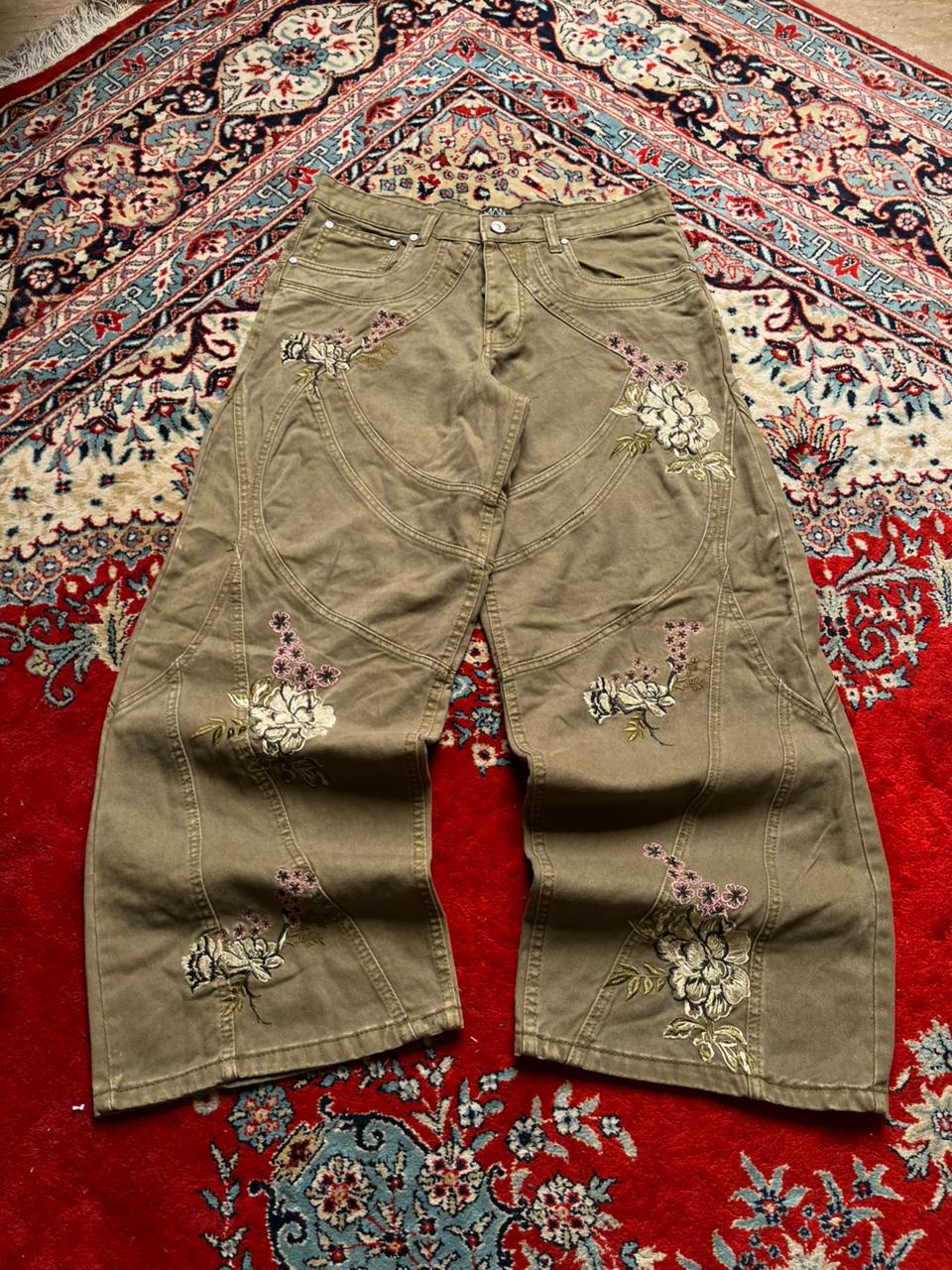 boohooMAN Men’s Khaki Brown Floral Embroidered Baggy Jeans