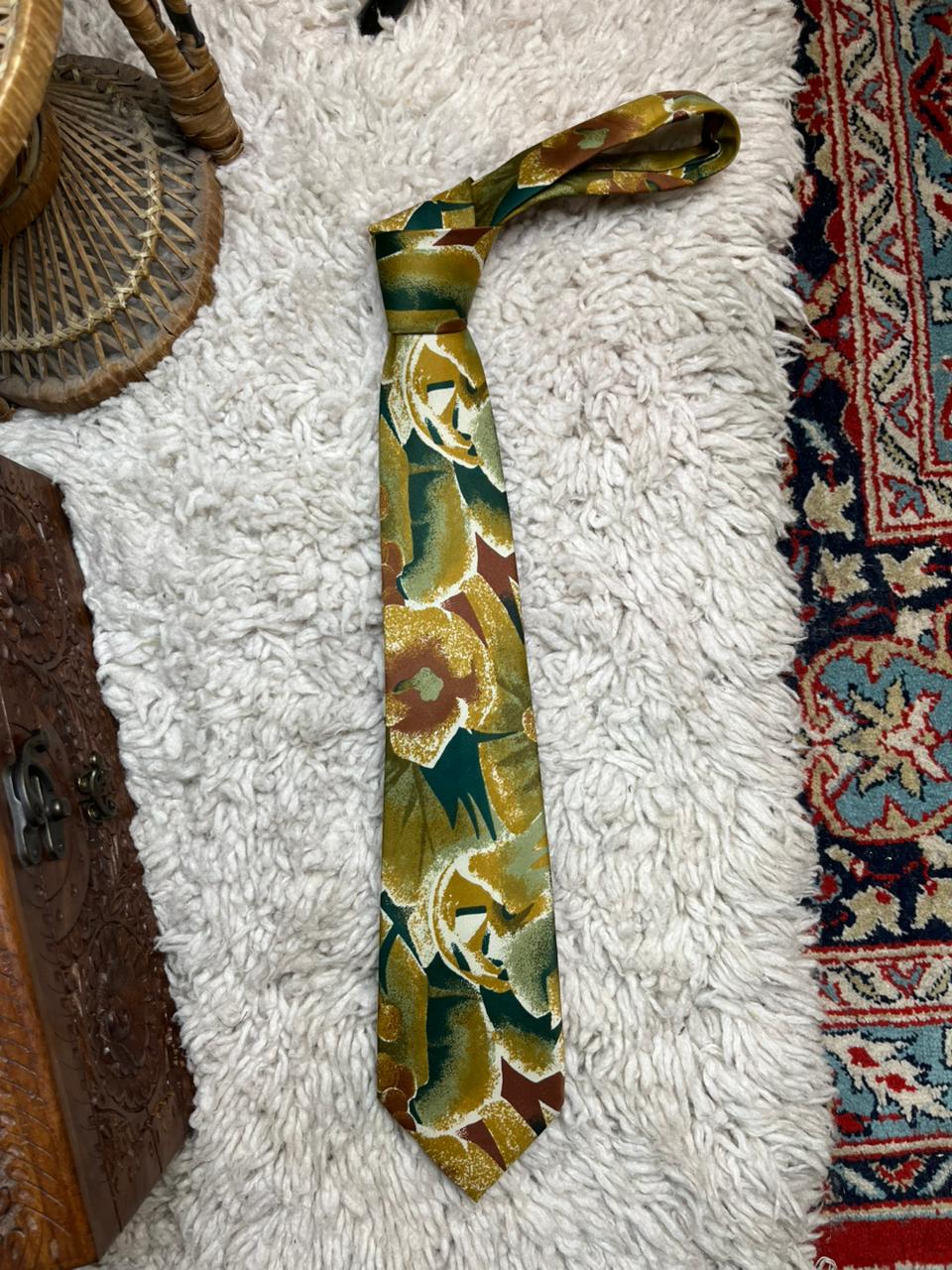 Nashville Abstract Floral Geometric Retro 70s design Gold Green Tie