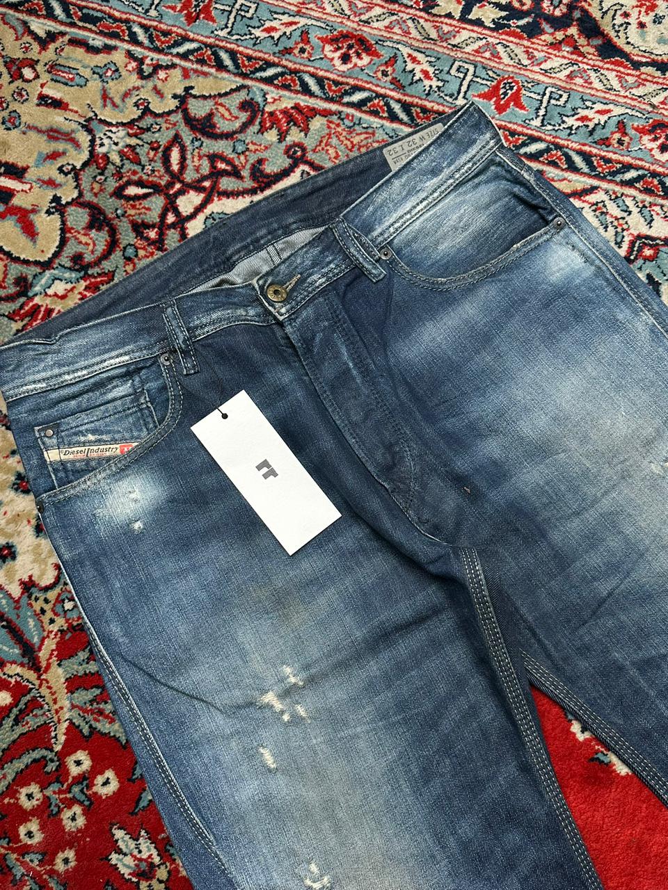 DIESEL BRAVEFORT(STRAIGHT-CARROT FIT) WASHED INDIGO SUPER STURDY DENIM PANTS