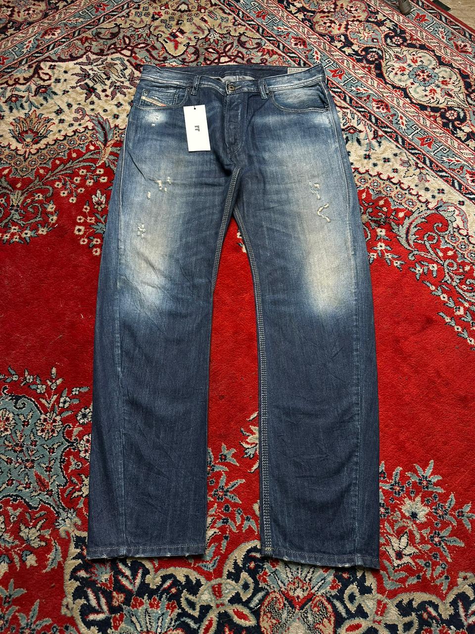 DIESEL BRAVEFORT(STRAIGHT-CARROT FIT) WASHED INDIGO SUPER STURDY DENIM PANTS