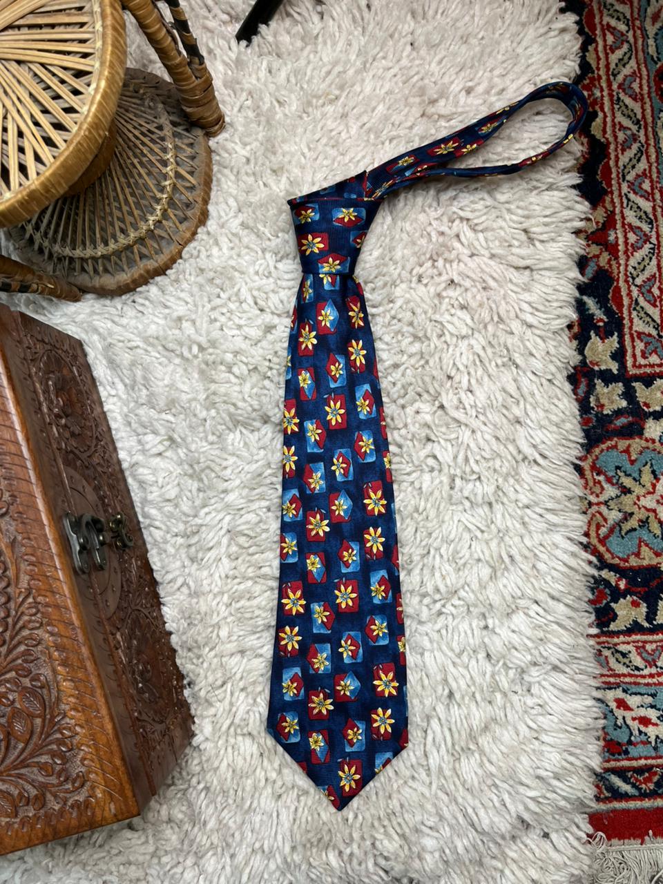 Woods & Gray Pure Silk Made in UK Navy Blue Red Floral Daisy Men's Necktie