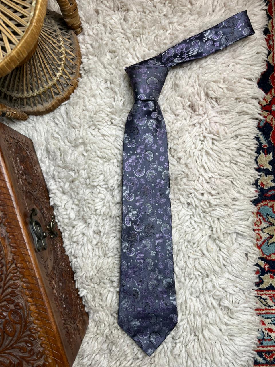 Hudson & Oates 100% Silk Tie Purple Lavender Paisley