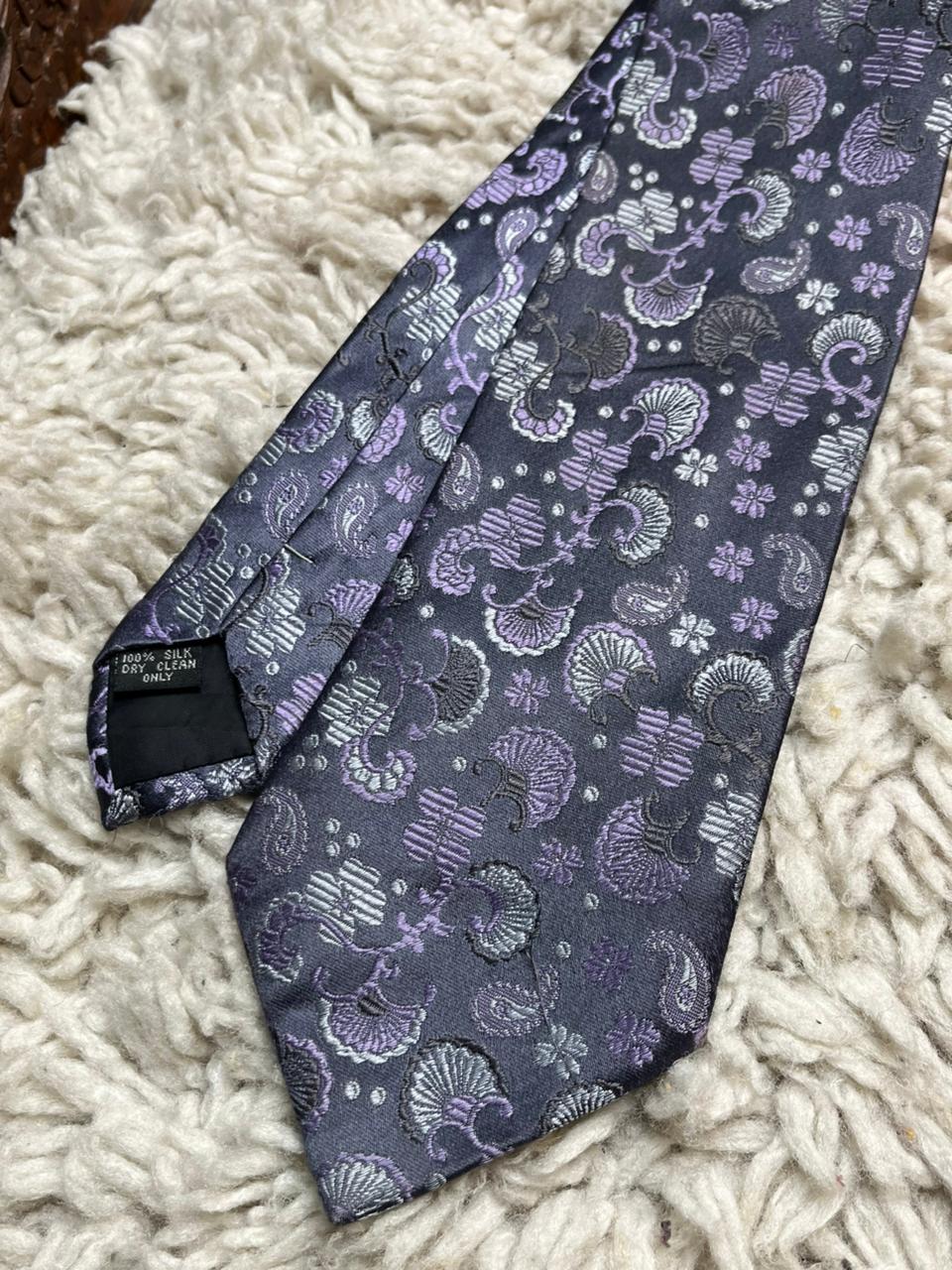 Hudson & Oates 100% Silk Tie Purple Lavender Paisley