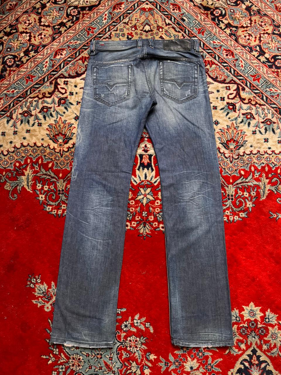 Diesel SAFADO(STRAIGHT FIT) Distressed WASHED BLUE JEANS