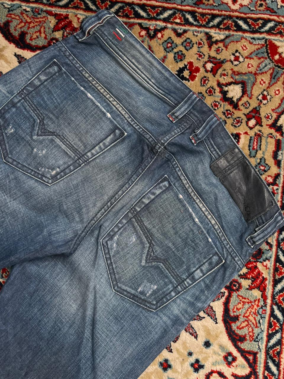 Diesel SAFADO(STRAIGHT FIT) Distressed WASHED BLUE JEANS