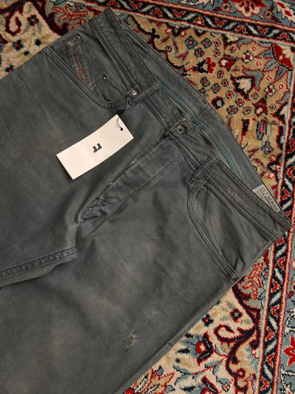 Diesel Braddom DIRTY GREY WASH SLIM-CARROT JEANS