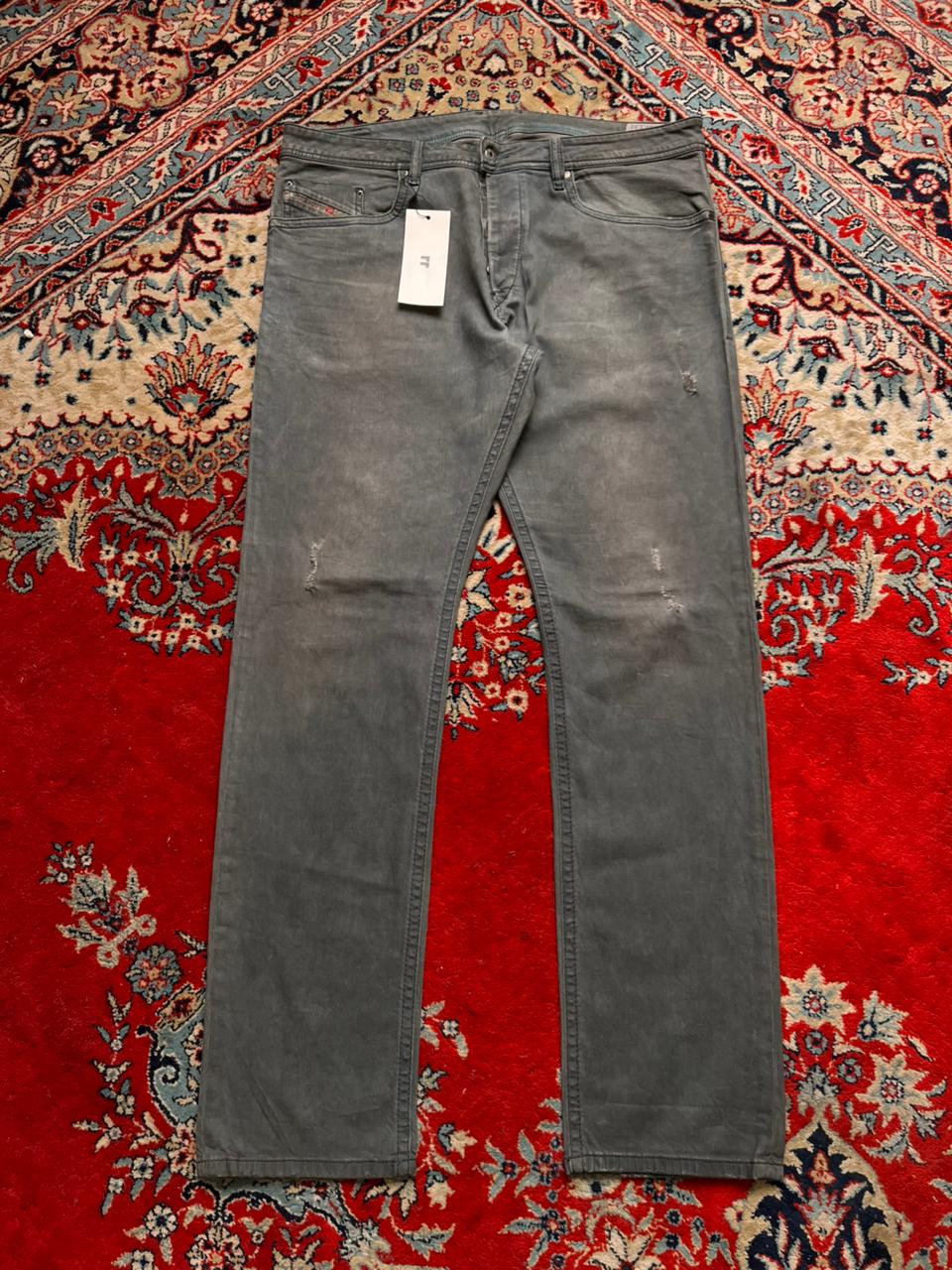 Diesel Braddom DIRTY GREY WASH SLIM-CARROT JEANS