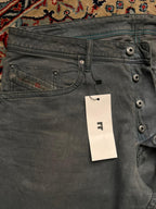 Diesel Braddom(SLIM-STRAIGHT FIT) DIRTY GREY WASH SLIGHTLY STRETCHABLE JEANS - 36