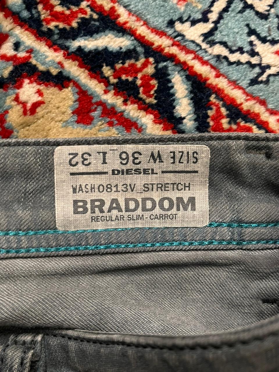 Diesel Braddom DIRTY GREY WASH SLIM-CARROT JEANS