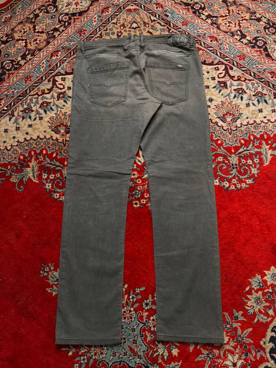 Diesel Braddom DIRTY GREY WASH SLIM-CARROT JEANS