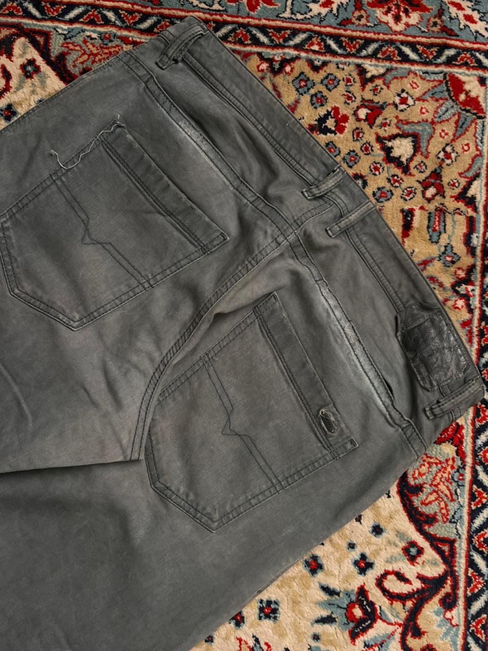 Diesel Braddom DIRTY GREY WASH SLIM-CARROT JEANS