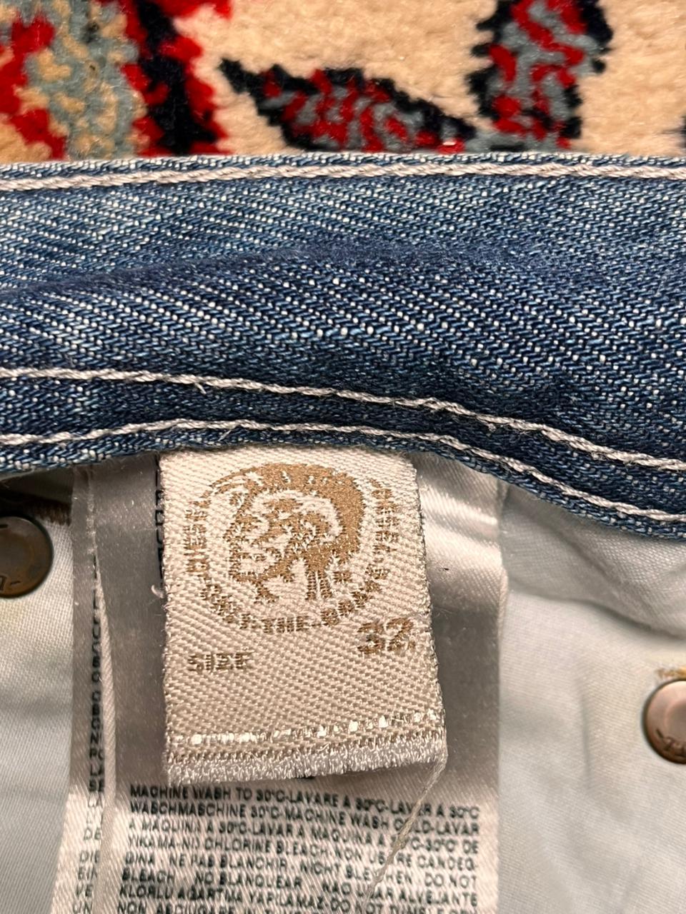 DIESEL Larkee(Regular-Tapered Fit) Distressed Jeans