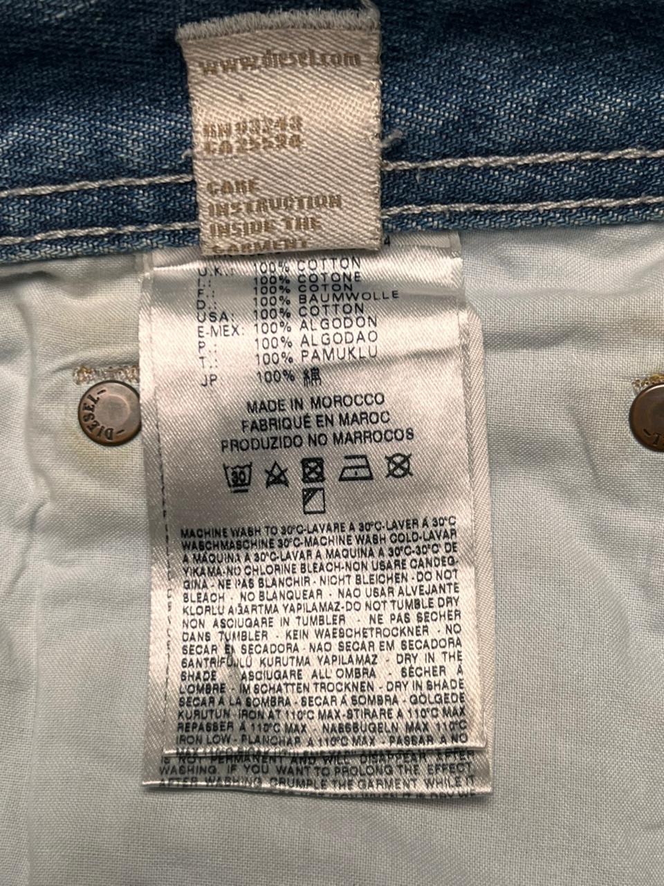 DIESEL Larkee(Regular-Tapered Fit) Distressed Jeans