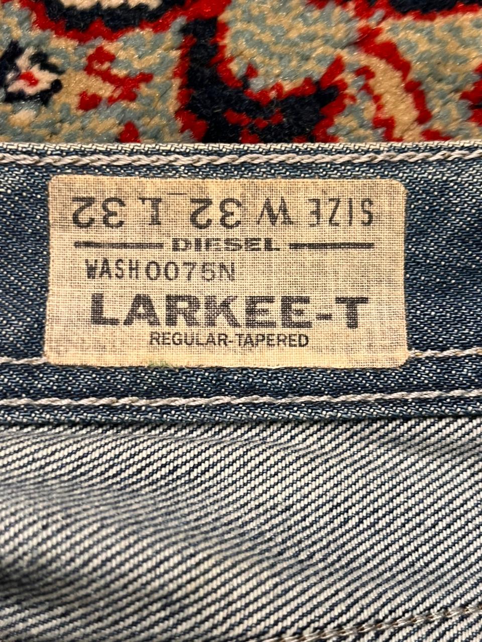 DIESEL Larkee(Regular-Tapered Fit) Distressed Jeans