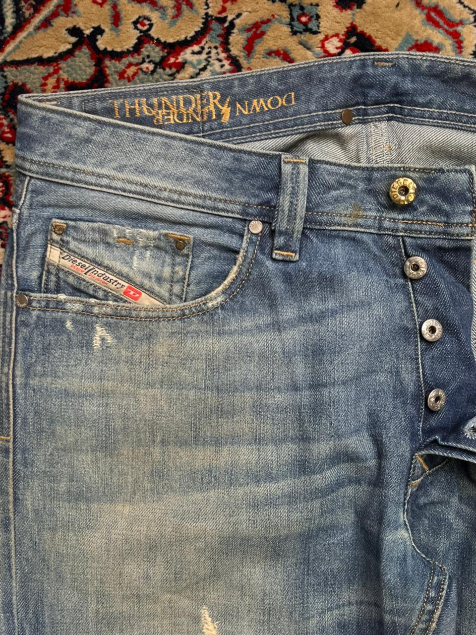 DIESEL Larkee(Regular-Tapered Fit) Distressed Jeans