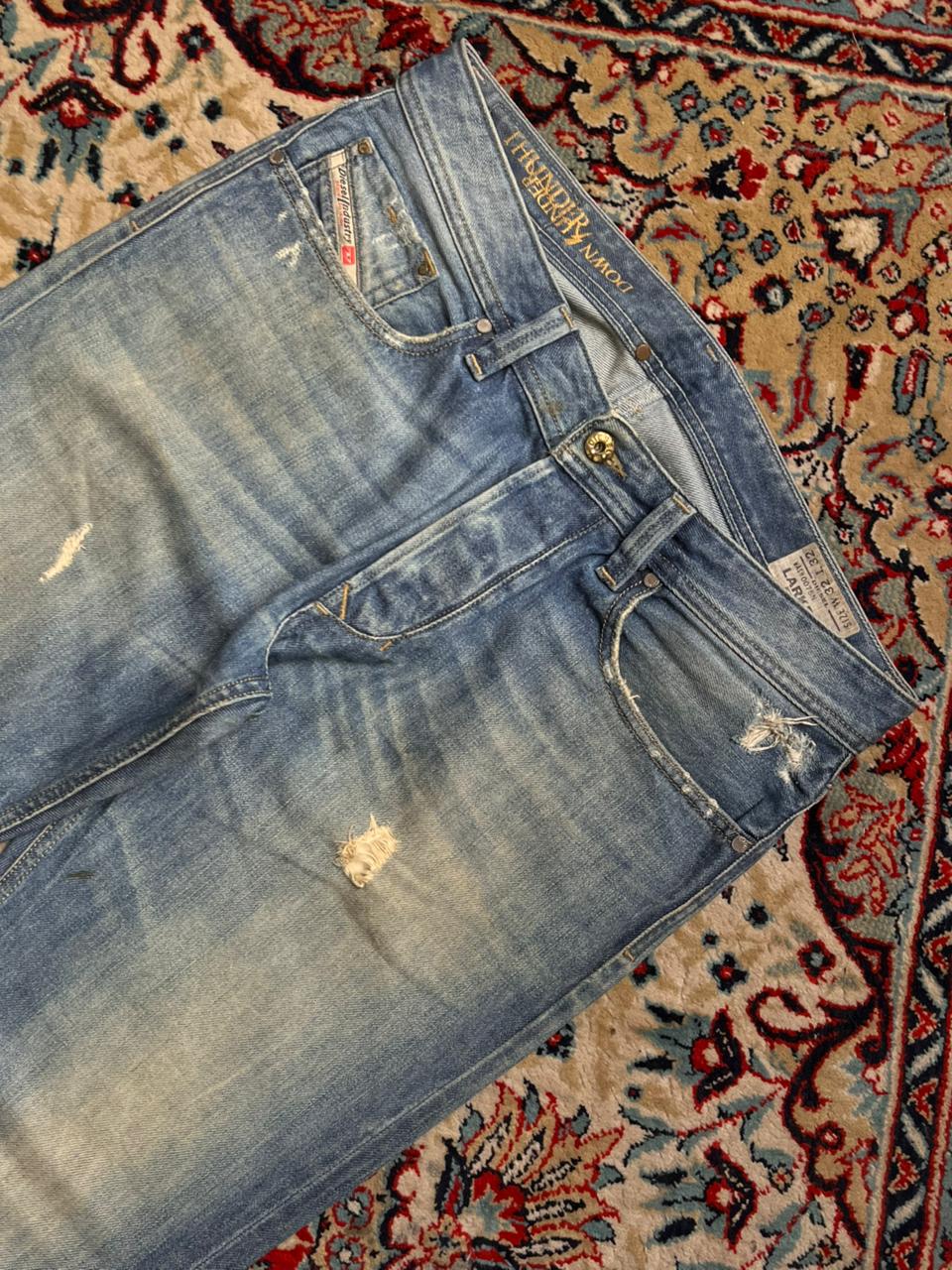 DIESEL Larkee(Regular-Tapered Fit) Distressed Jeans