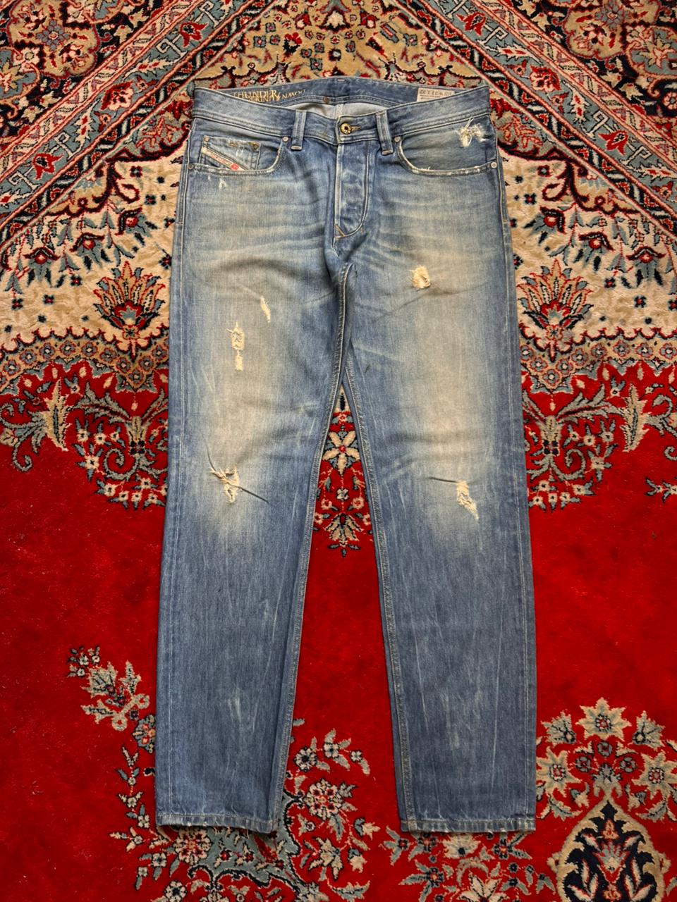 DIESEL Larkee(Regular-Tapered Fit) Distressed Jeans