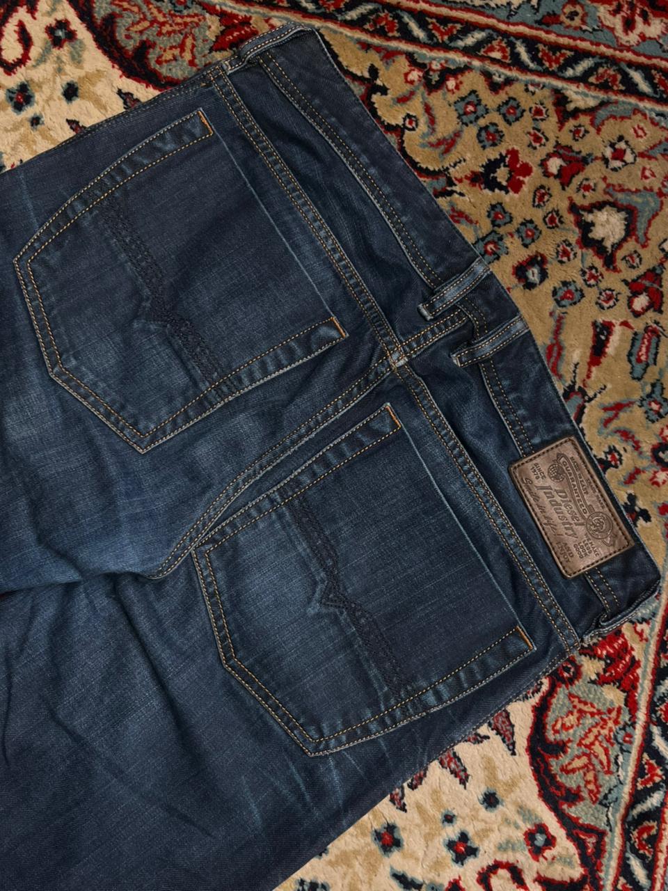 Diesel Zatiny(STRAIGHT-BOOTCUT Fit) Indigo Wash Jeans