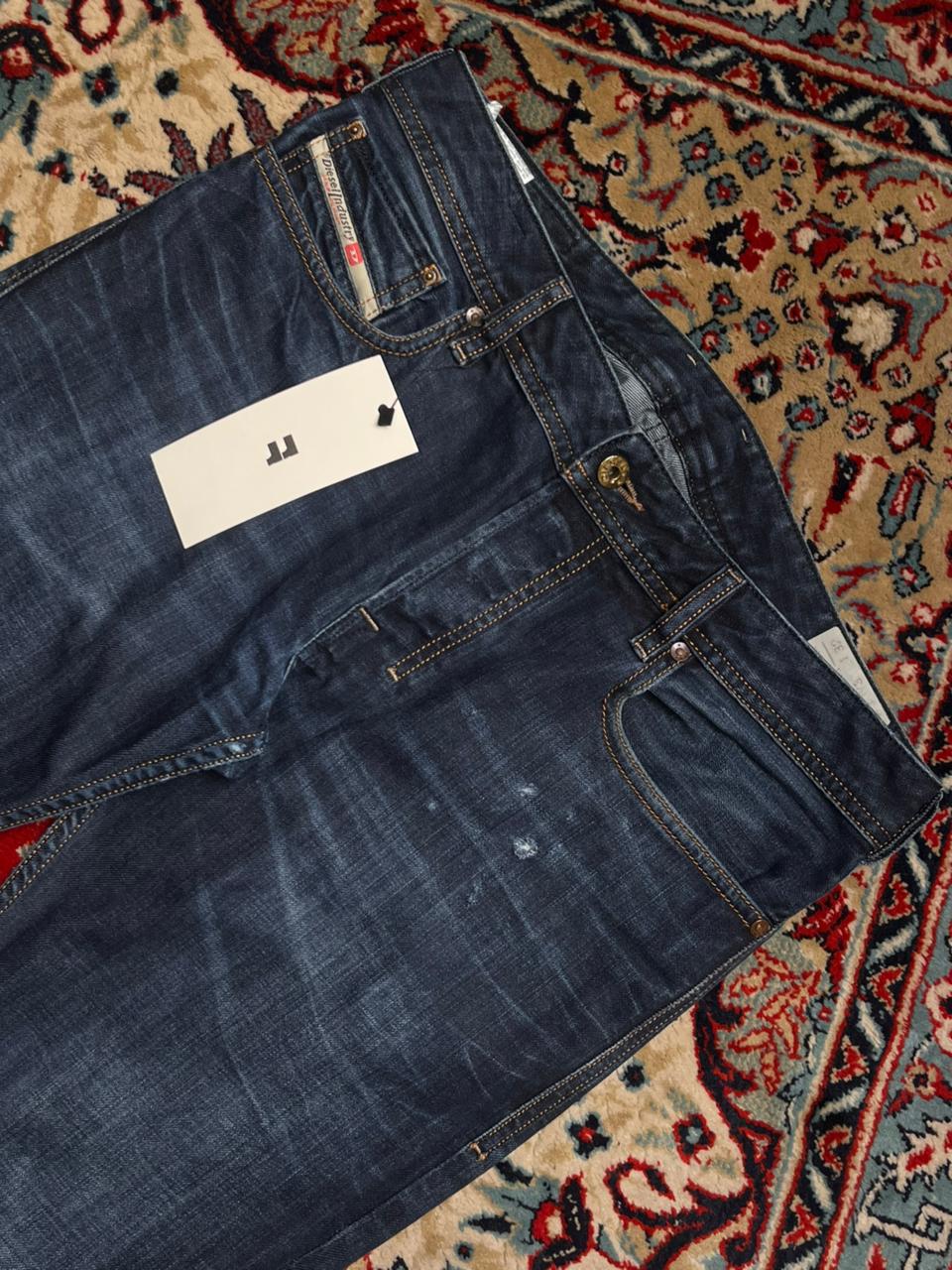Diesel Zatiny(STRAIGHT-BOOTCUT Fit) Indigo Wash Jeans