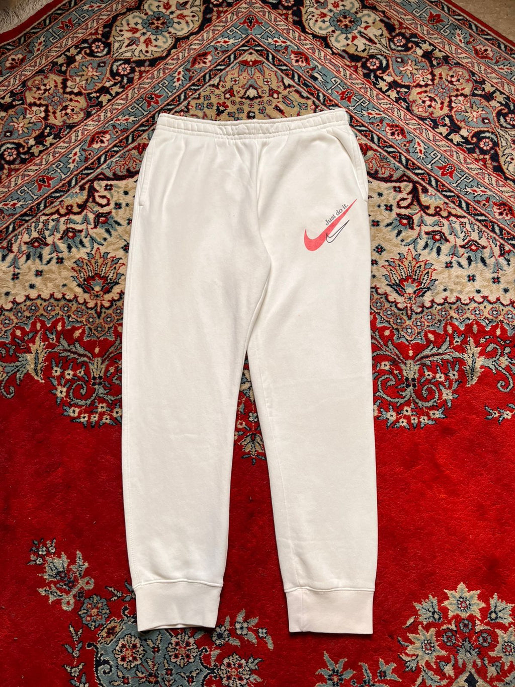 Nike Sportswear Relaxed Fit Cuffed Sweatpants