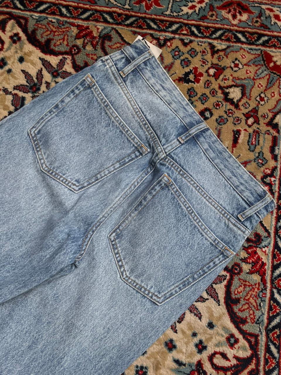 Zara High Waisted Relaxed Fit Jeans