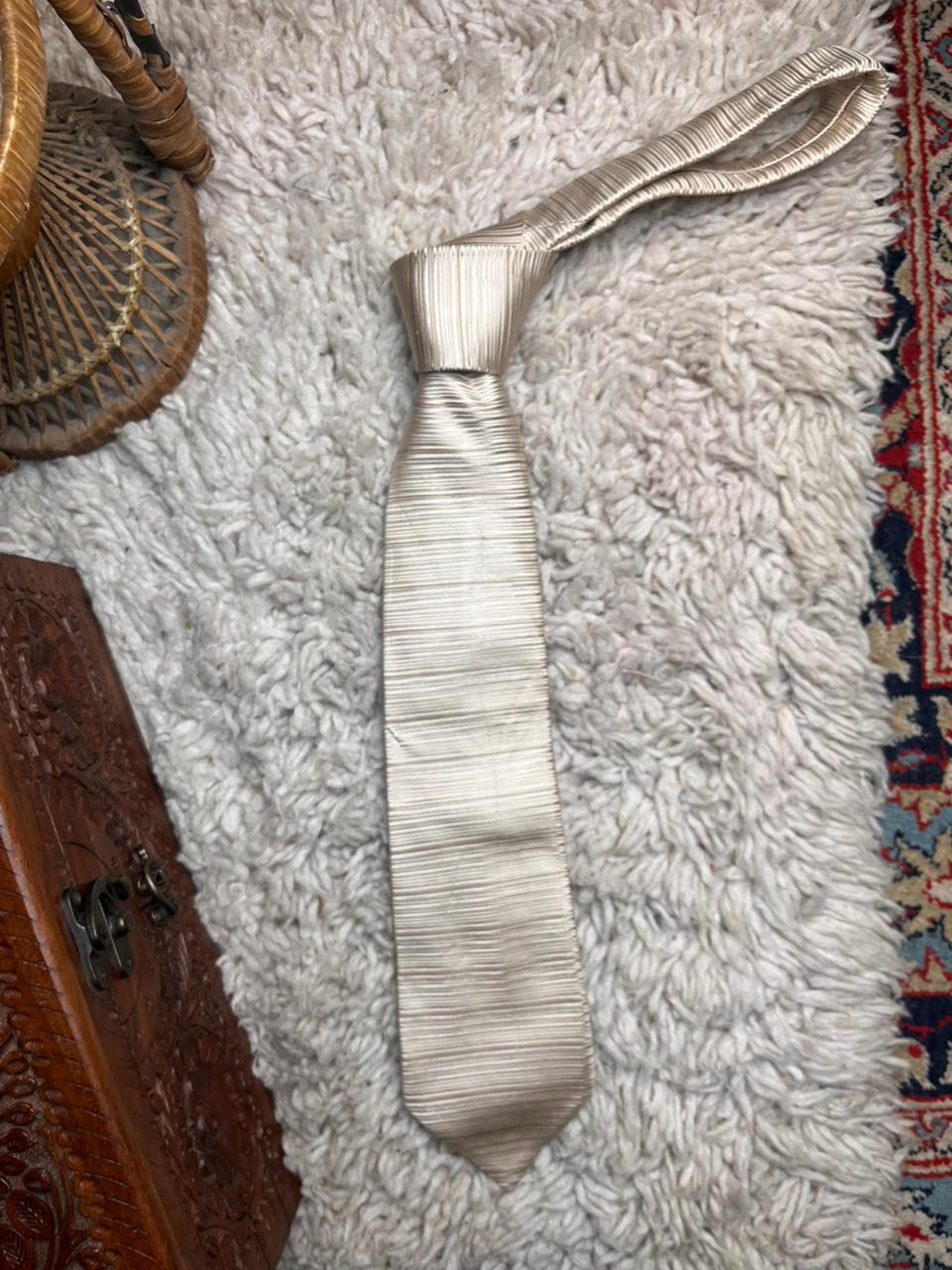 Tie Rack Champagne Gold Textured Horizontal Ribbed Pleated 100% Silk Mens Tie