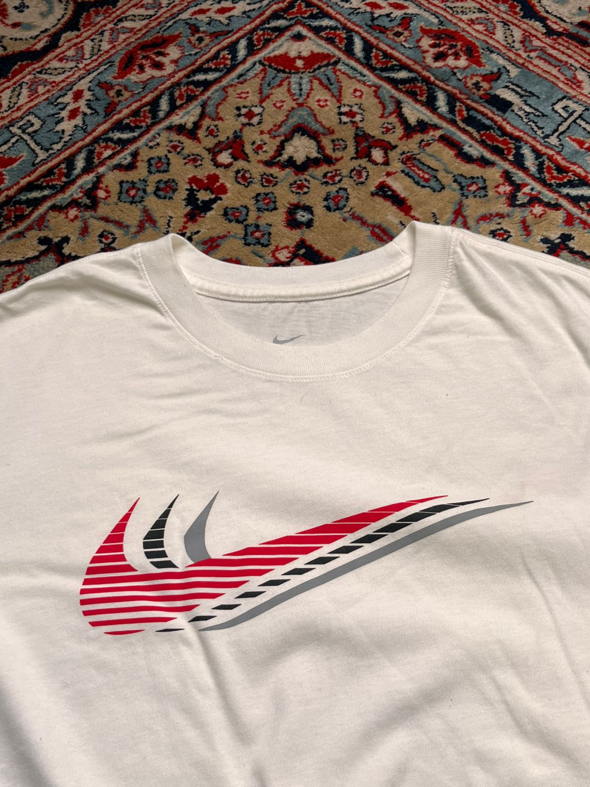 Nike Graphic Swoosh White TEE