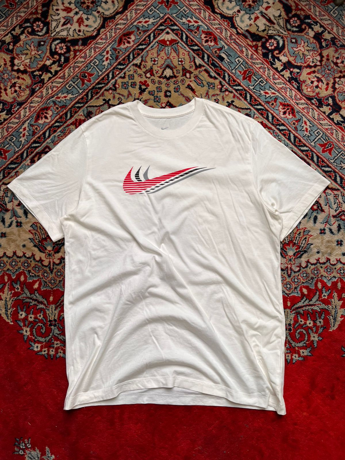 Nike Graphic Swoosh White TEE