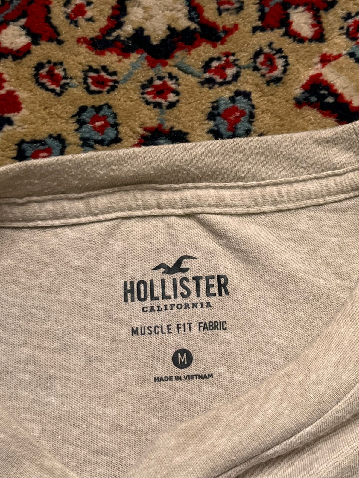 Hollister California Muscle Fit Beige TEE