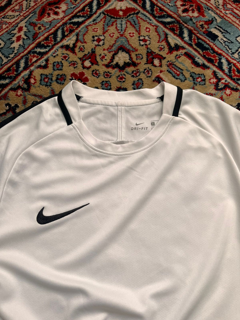 NIKE DRI-FIT TRAINING TOP WHITE BLACK STRIPE TEE