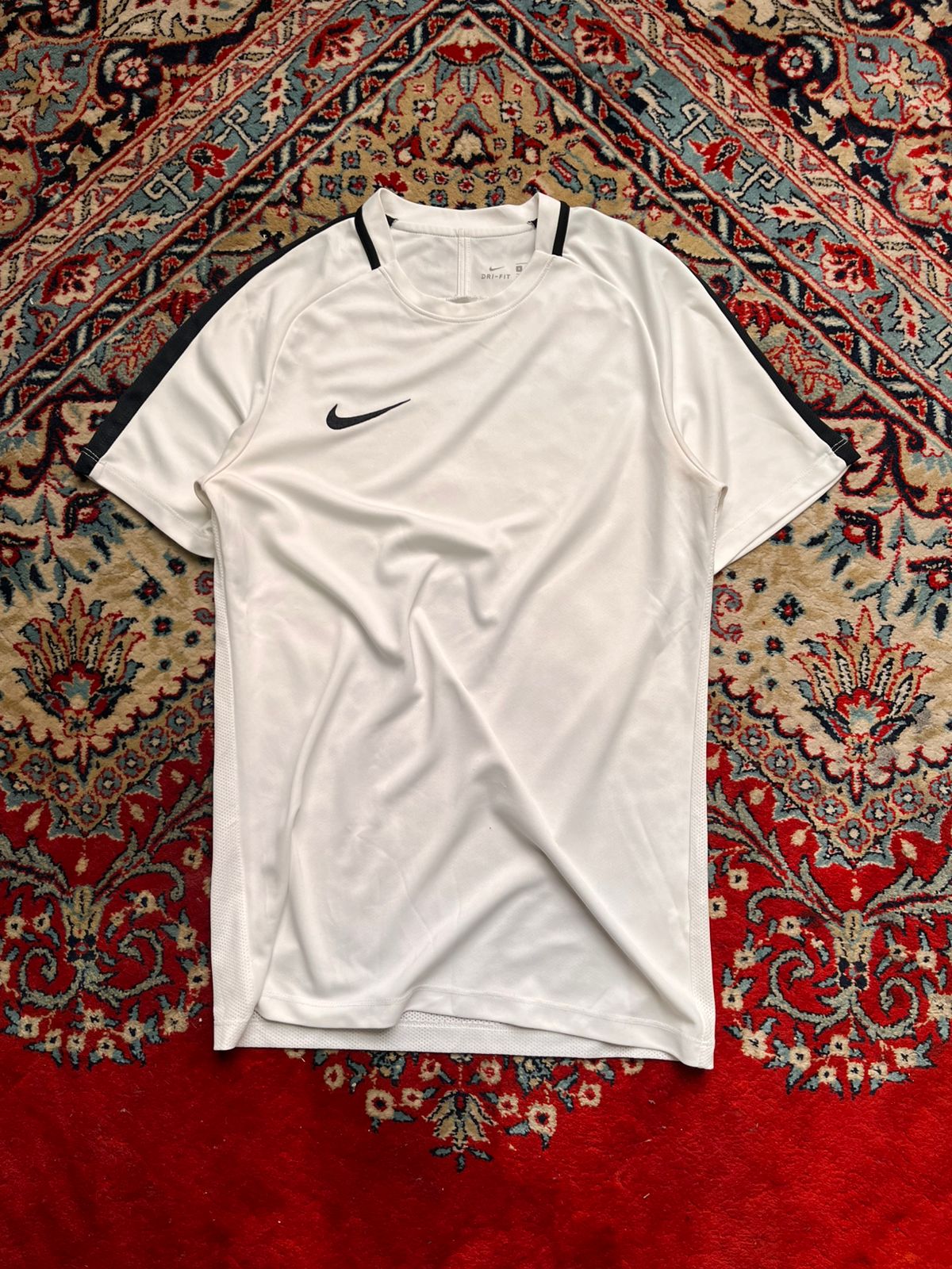 NIKE DRI-FIT TRAINING TOP WHITE BLACK STRIPE TEE