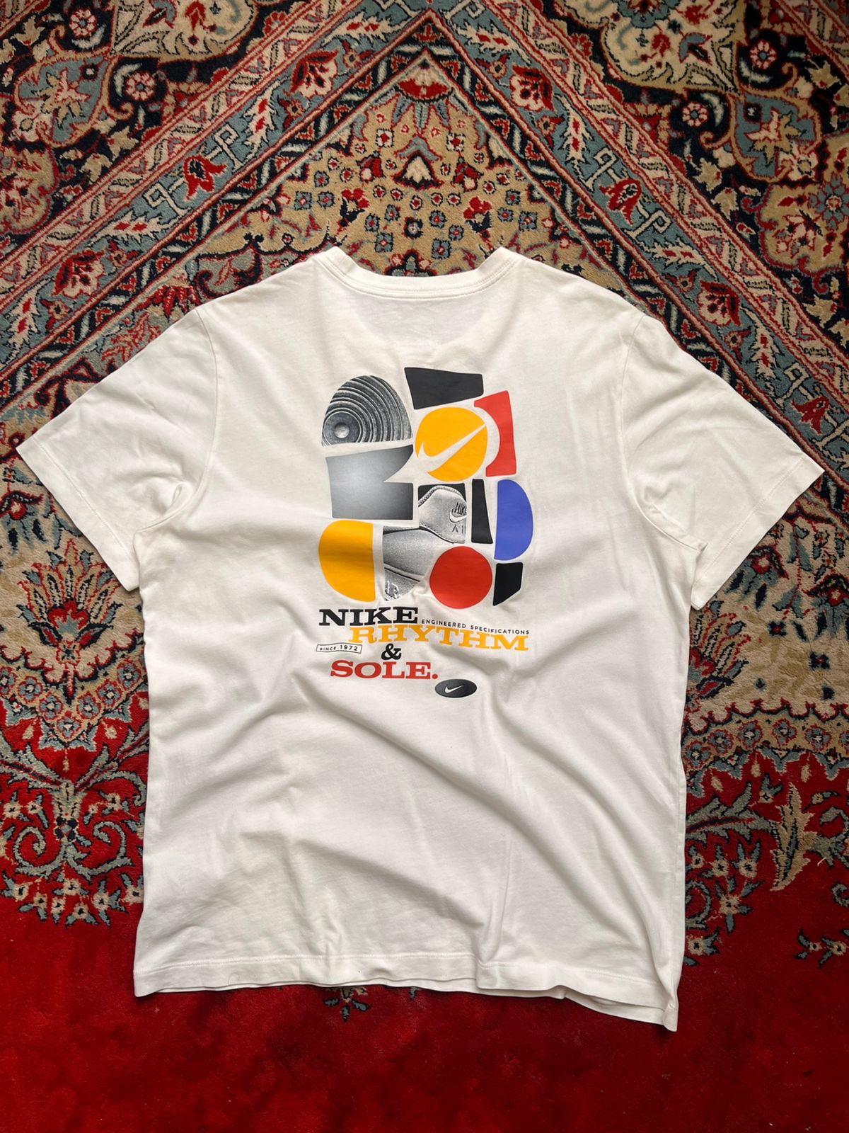 NIKE RHYTHM & SOLE GRAPHIC TEE