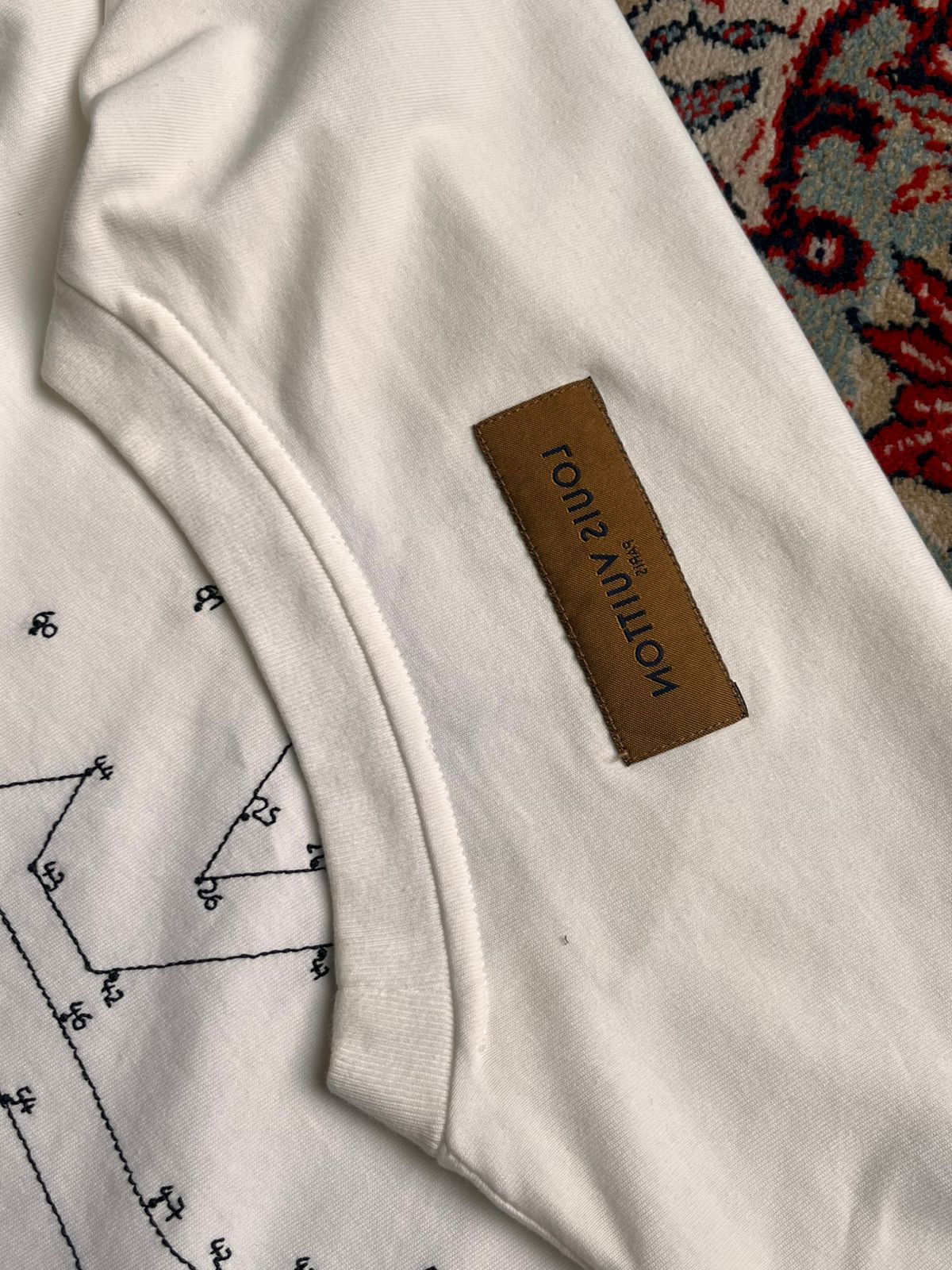 Louis Vuitton EMBROIDERED 'LV' CROPPED TEE