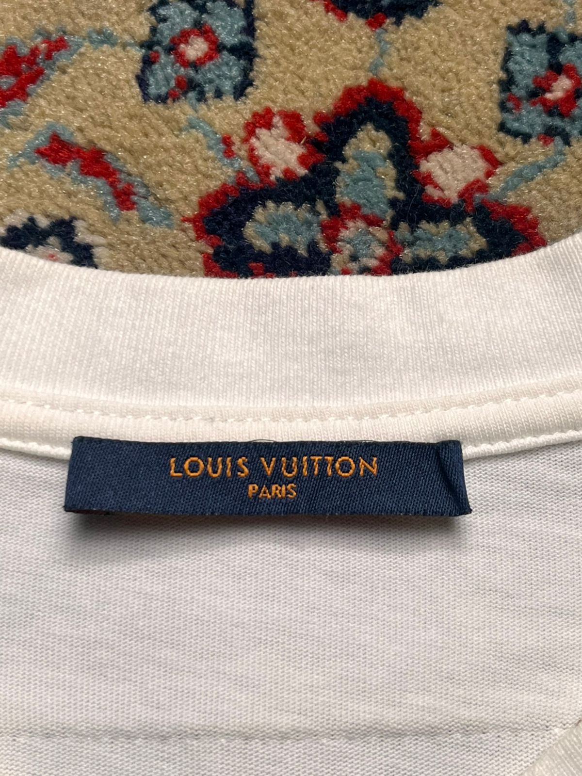 Louis Vuitton EMBROIDERED 'LV' CROPPED TEE