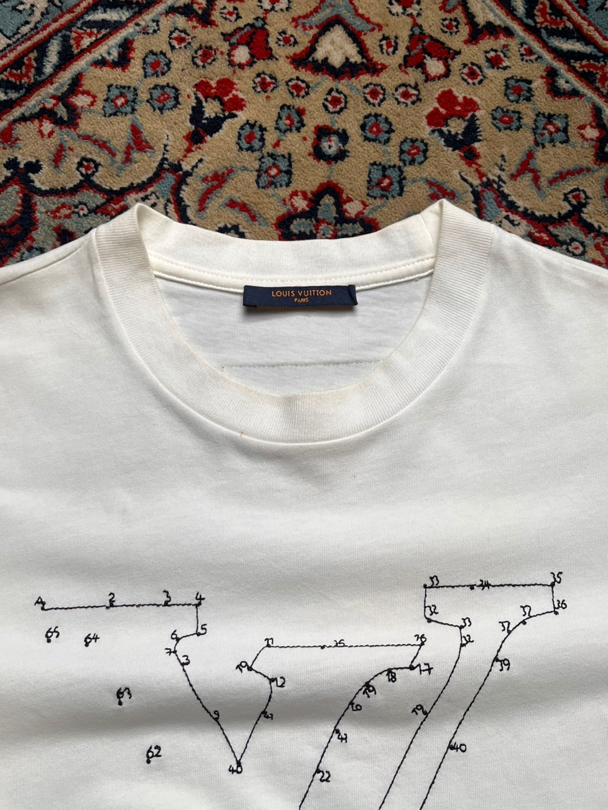 Louis Vuitton EMBROIDERED 'LV' CROPPED TEE