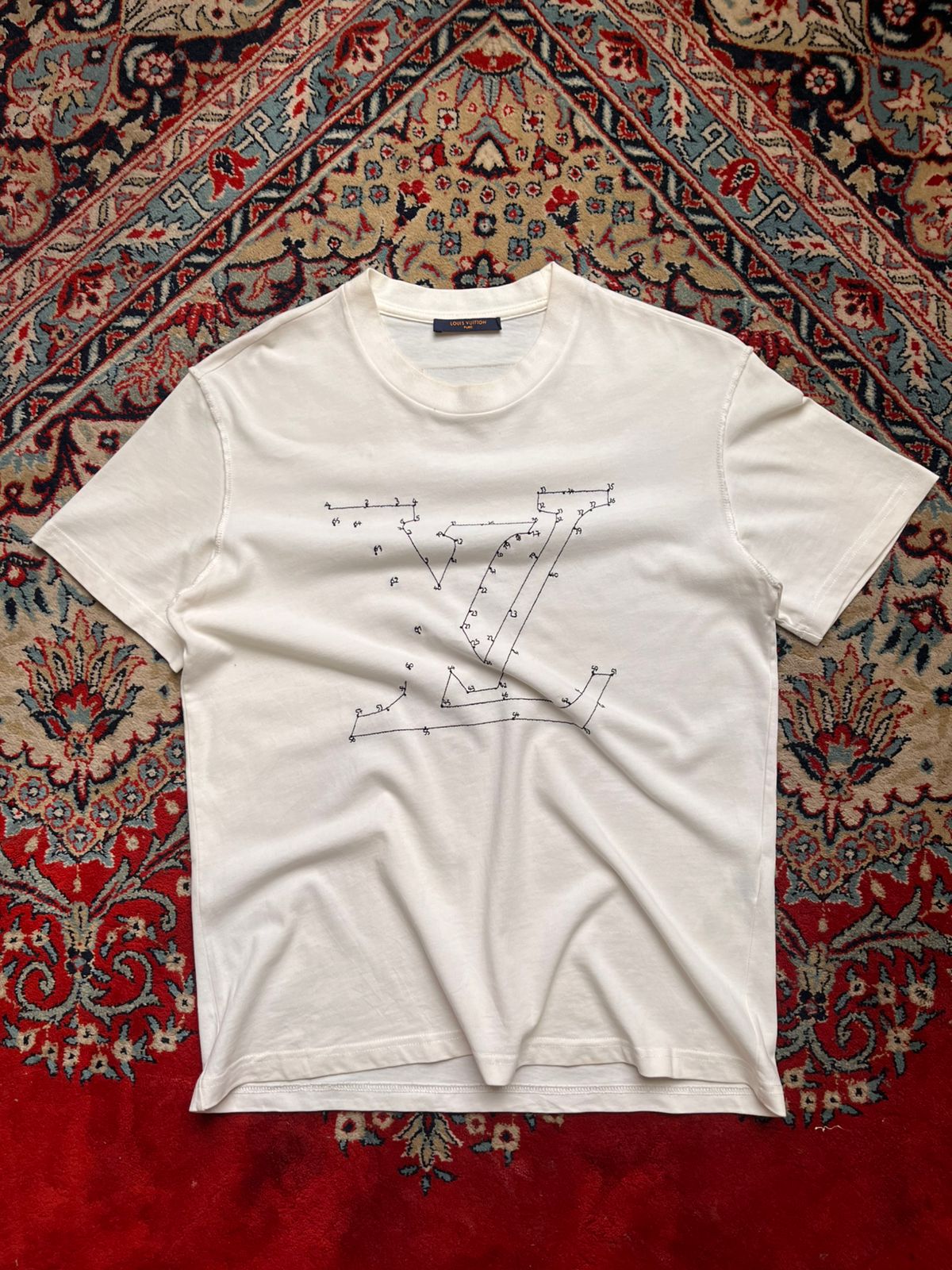 Louis Vuitton EMBROIDERED 'LV' CROPPED TEE