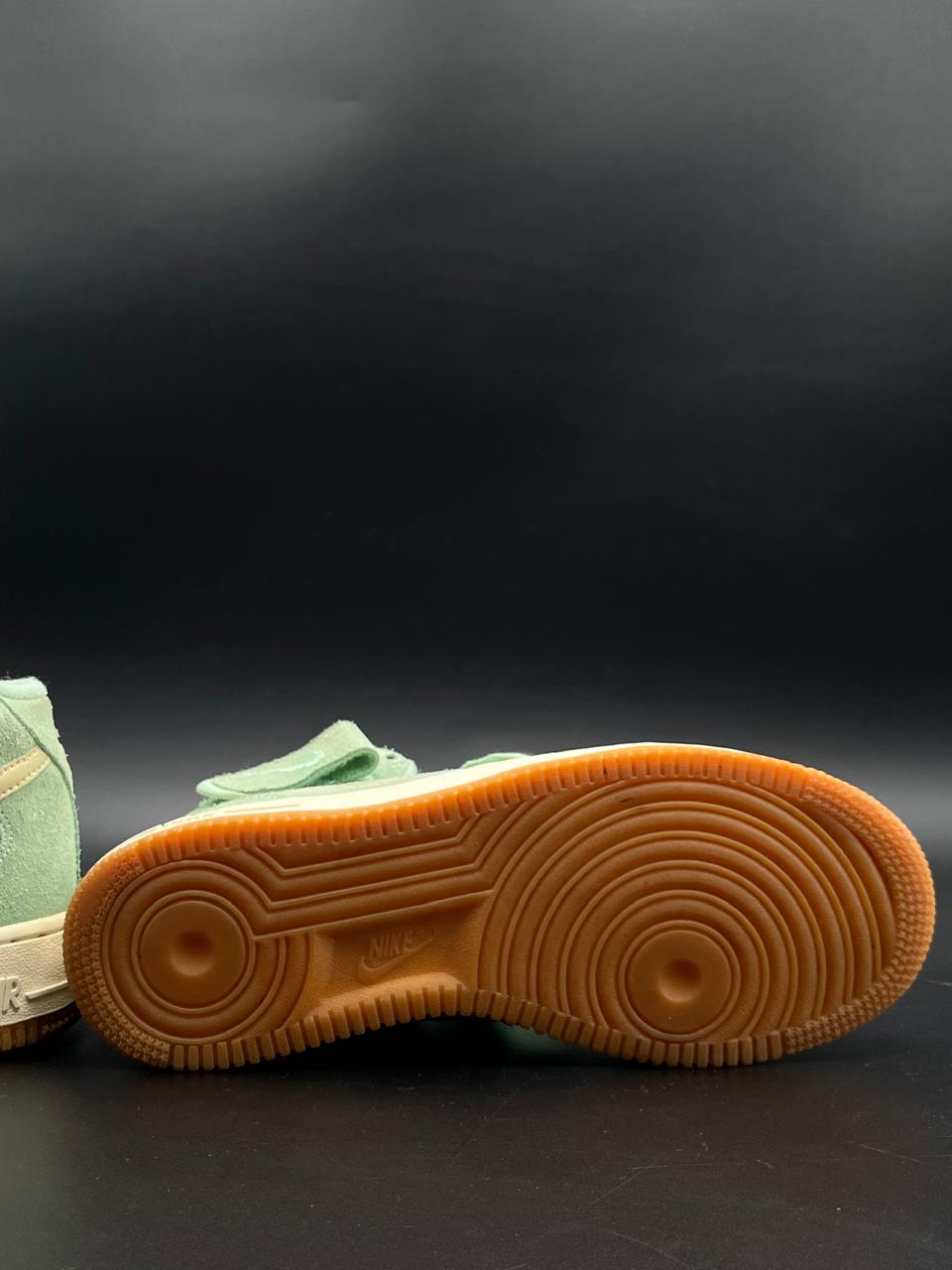 NIKE AIR FORCE 1 MID ENAMEL GREEN