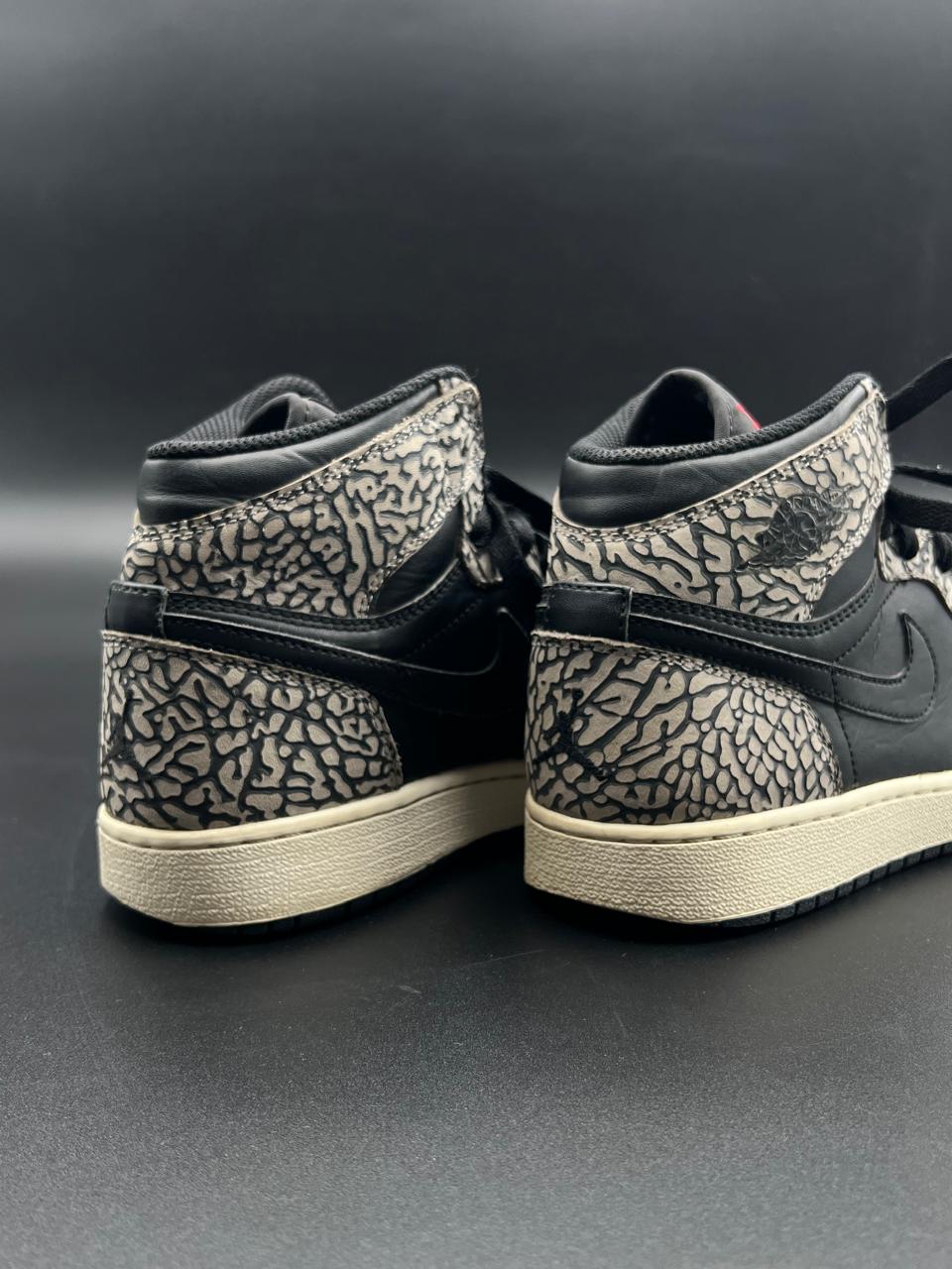 NIKE AIR JORDAN 1 HIGH ELEPHANT
