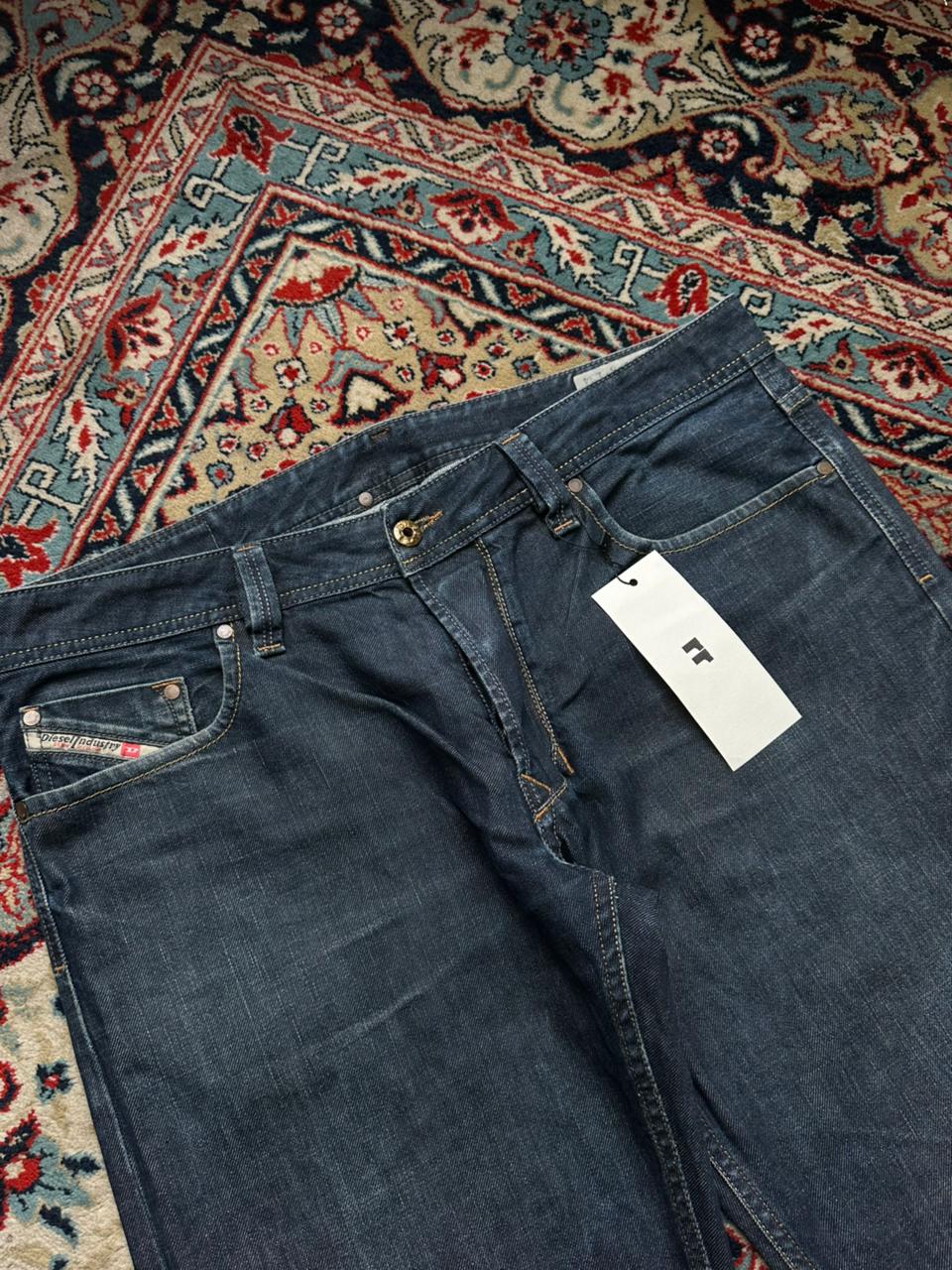 Diesel LARKEE(Straight FIT) Washed Indigo Blue Non-stretchable Denim Jeans